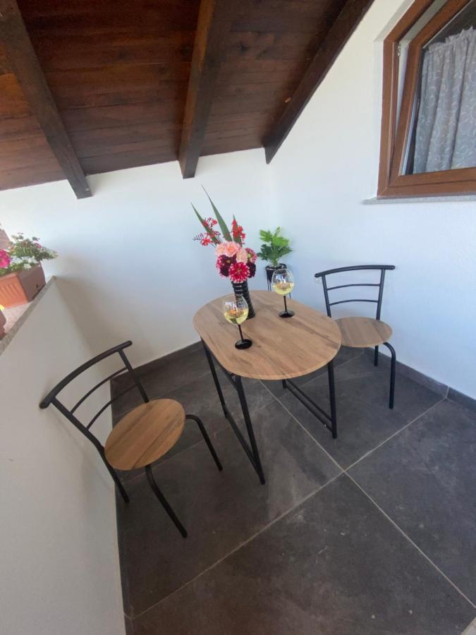 Apartman Filip Udbina Exterior foto